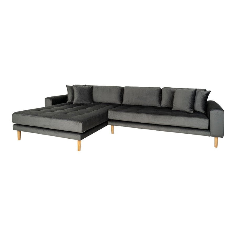 House Nordic Sofa Grå / B290xL170-92xH76 cm Lido Lounge Sofa, venstrevendt i mørkegrå velour med fire puder og natur træben Fra House Nordic B290xL170-92xH76 cm